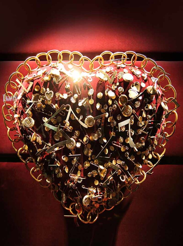 Kitchen_Stories_DolceGabbana_design_creative_concept_window_campaign_art_direction_jewellery_02 "The poem"