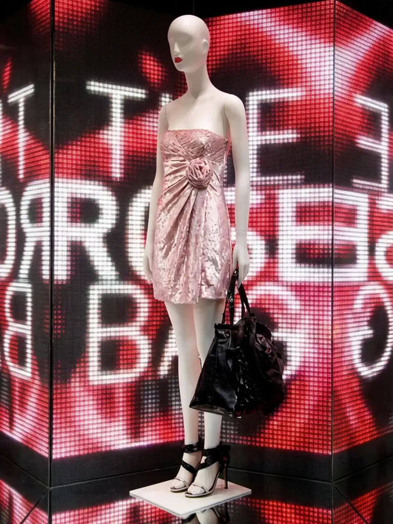 Kitchen-stories-Valentino-window-concept-design-the-rose-bag