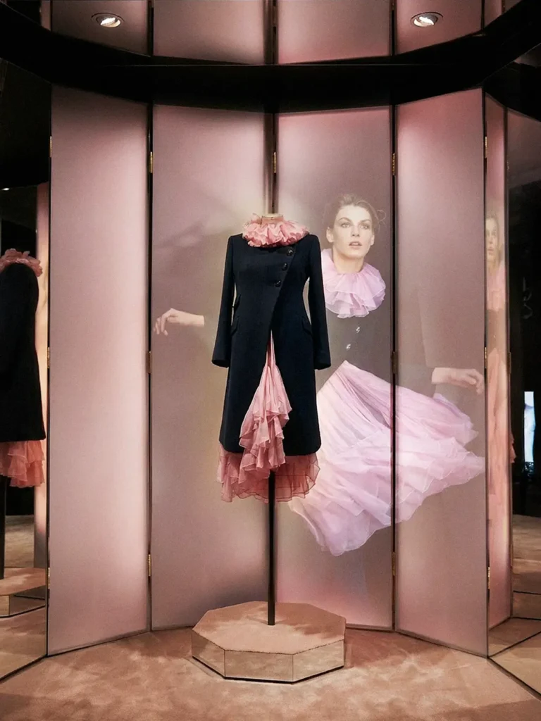 Kitchen-stories-Valentino-window-concept-launch-rtw-fw-2008-collection