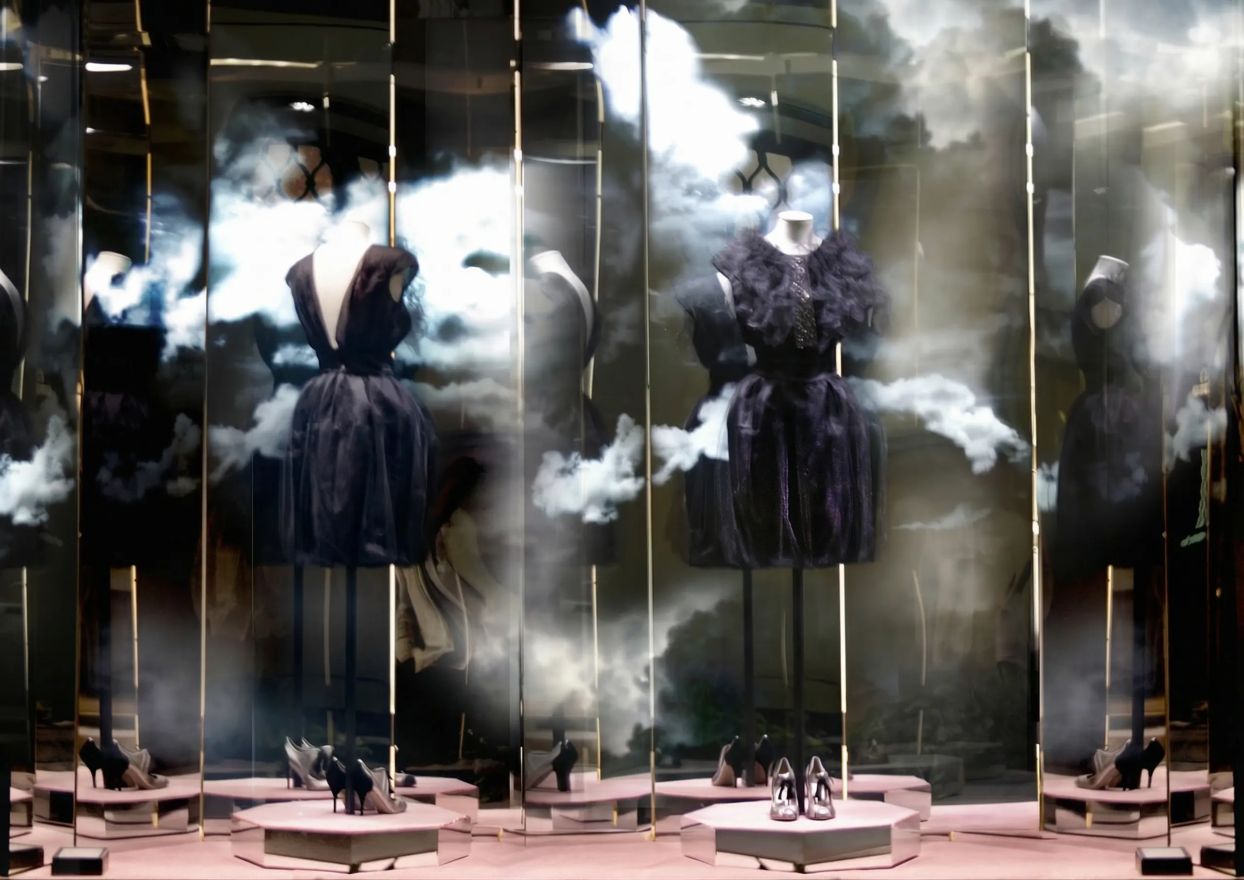 Kitchen-stories-Valentino-window-creative-concept-launch-fw-collection-2008