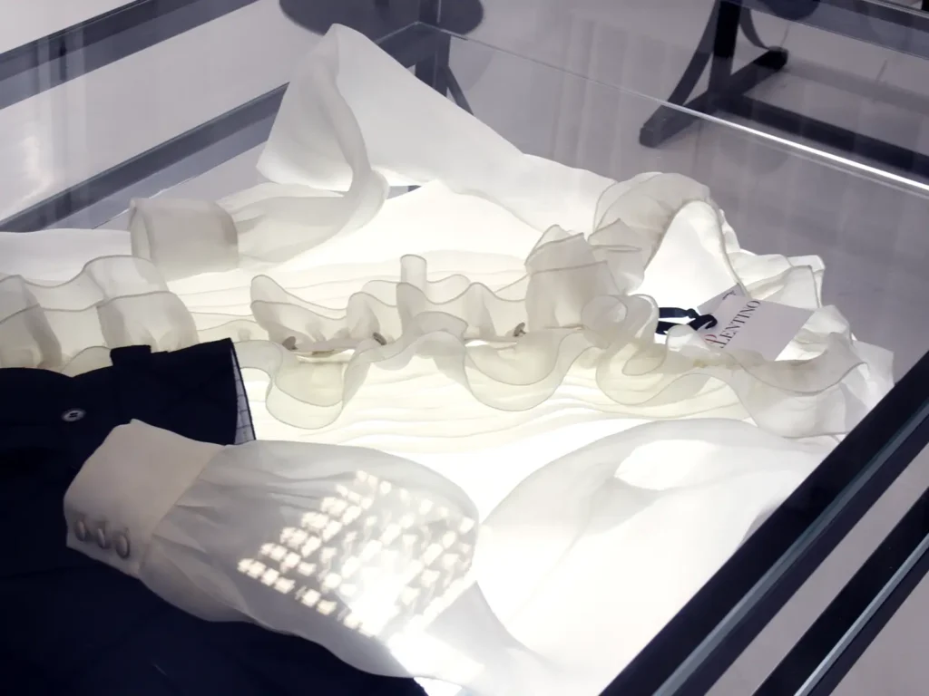 Kitchen-stories-red-valentino-store-concept-London-design-A-WHITE-FAIRYTALE