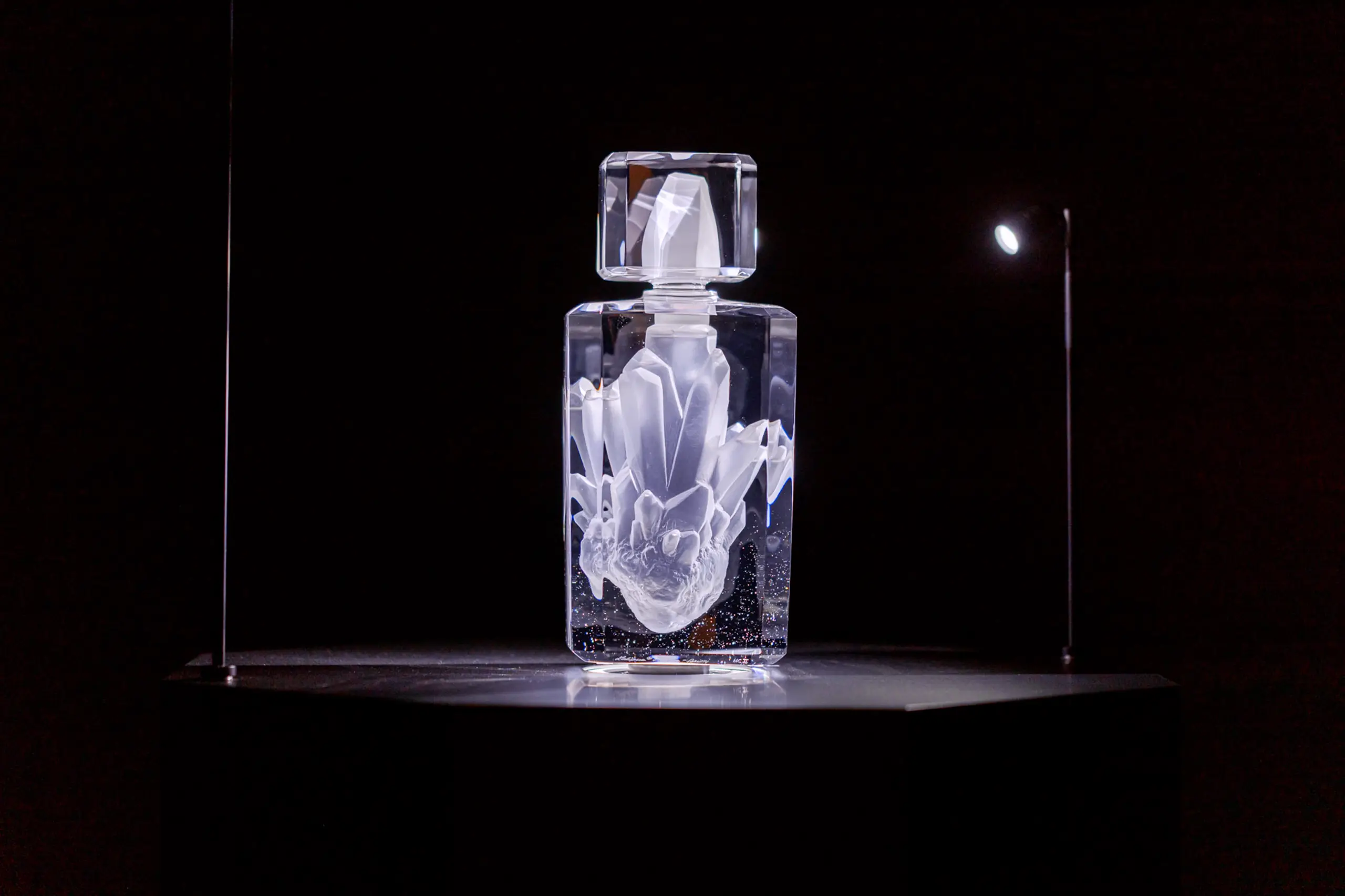 Kitchen_Stories_Brioni_lalique_Dualitè-crystal_edition-bottle-cere perdu