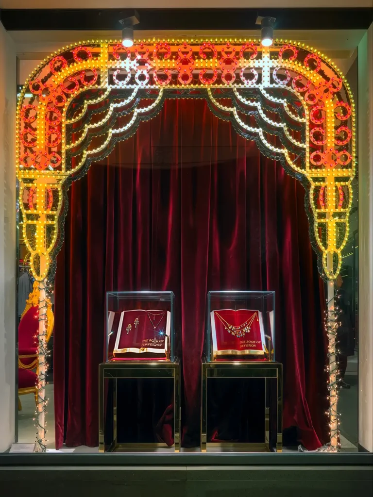 Kitchen_Stories_DolceGabbana_design_creative_concept_window_campaign_art_direction_jewellery_02